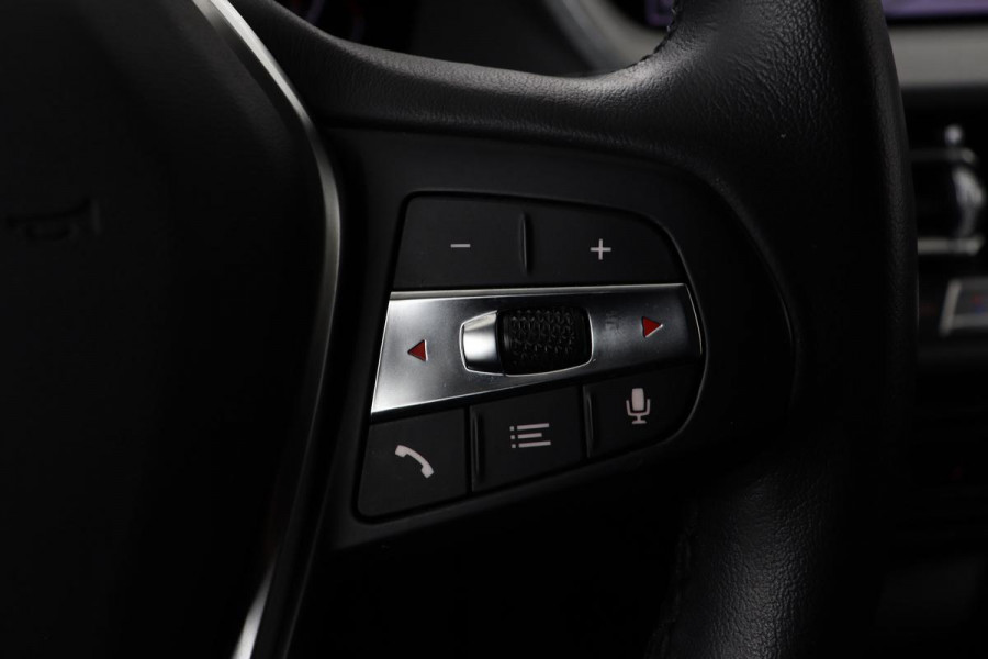 BMW 1-serie 118i Sport Line | Executive Edition | Half leder | Sportstoelen | Carplay | Full LED | Navigatie | PDC | DAB+ | Live Cockpit