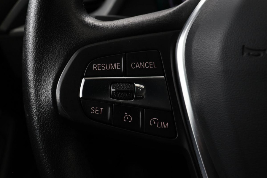 BMW 1-serie 118i Sport Line | Executive Edition | Half leder | Sportstoelen | Carplay | Full LED | Navigatie | PDC | DAB+ | Live Cockpit