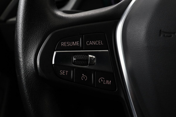 BMW 1-serie 118i Sport Line | Executive Edition | Half leder | Sportstoelen | Carplay | Full LED | Navigatie | PDC | DAB+ | Live Cockpit