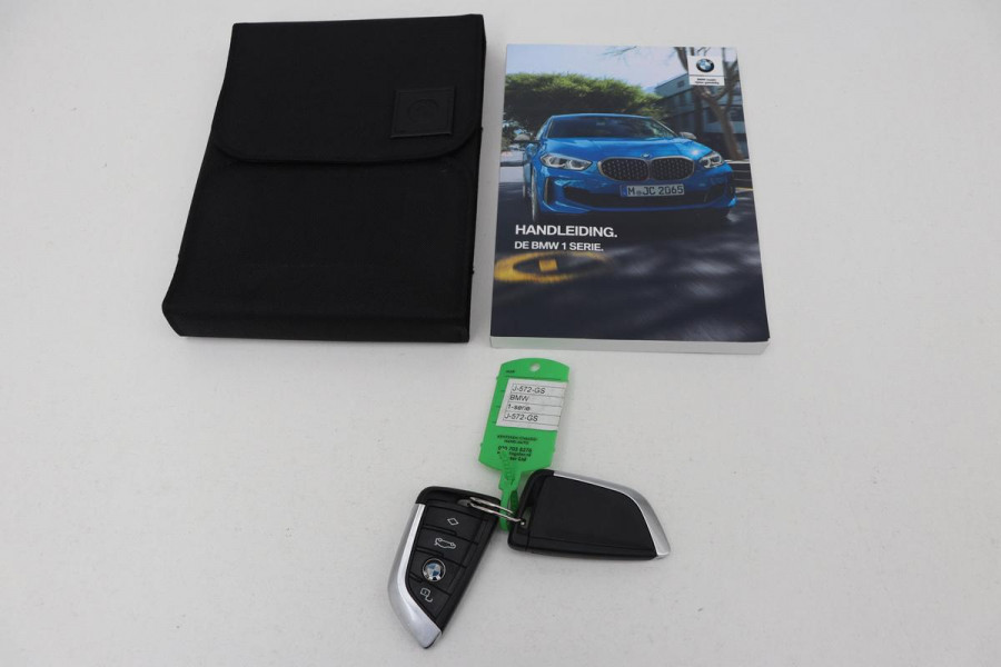 BMW 1-serie 118i Sport Line | Executive Edition | Half leder | Sportstoelen | Carplay | Full LED | Navigatie | PDC | DAB+ | Live Cockpit