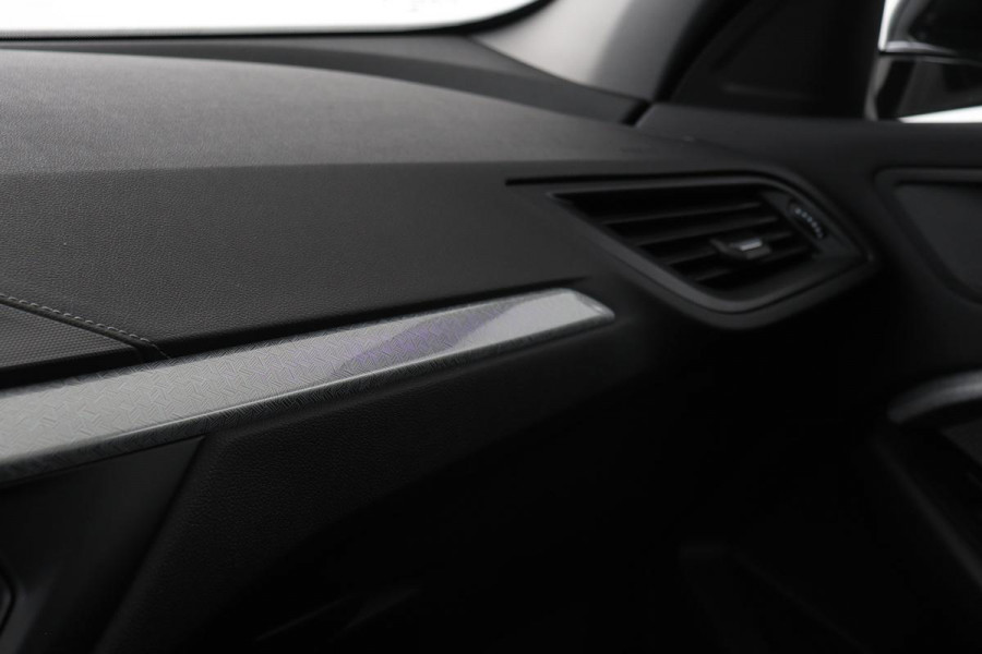 BMW 1-serie 118i Sport Line | Executive Edition | Half leder | Sportstoelen | Carplay | Full LED | Navigatie | PDC | DAB+ | Live Cockpit