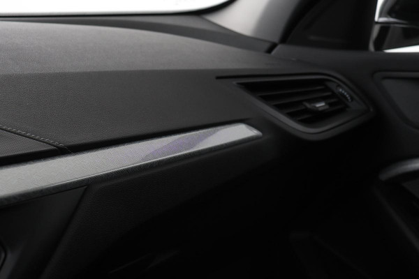 BMW 1-serie 118i Sport Line | Executive Edition | Half leder | Sportstoelen | Carplay | Full LED | Navigatie | PDC | DAB+ | Live Cockpit