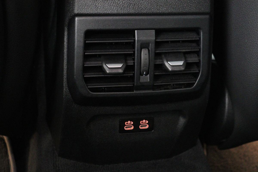 BMW 1-serie 118i Sport Line | Executive Edition | Half leder | Sportstoelen | Carplay | Full LED | Navigatie | PDC | DAB+ | Live Cockpit