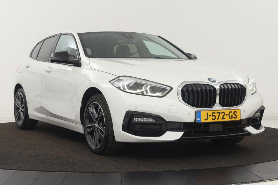 BMW 1-serie 118i Sport Line | Executive Edition | Half leder | Sportstoelen | Carplay | Full LED | Navigatie | PDC | DAB+ | Live Cockpit