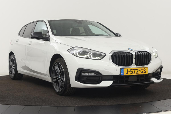BMW 1-serie 118i Sport Line | Executive Edition | Half leder | Sportstoelen | Carplay | Full LED | Navigatie | PDC | DAB+ | Live Cockpit