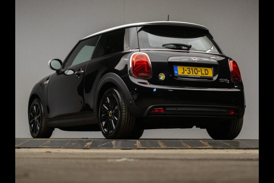 MINI Mini Electric Essential Sport 33 kWh (APPLE CARPLAY,NAVI,CRUISE,STOELVERWARMING,LED,CAMERA,PDC,KEYLESS,LM VELGEN,NETTE STAAT)