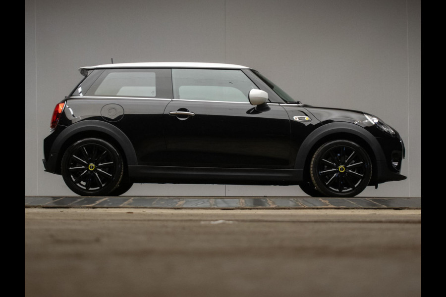 MINI Mini Electric Essential Sport 33 kWh (APPLE CARPLAY,NAVI,CRUISE,STOELVERWARMING,LED,CAMERA,PDC,KEYLESS,LM VELGEN,NETTE STAAT)
