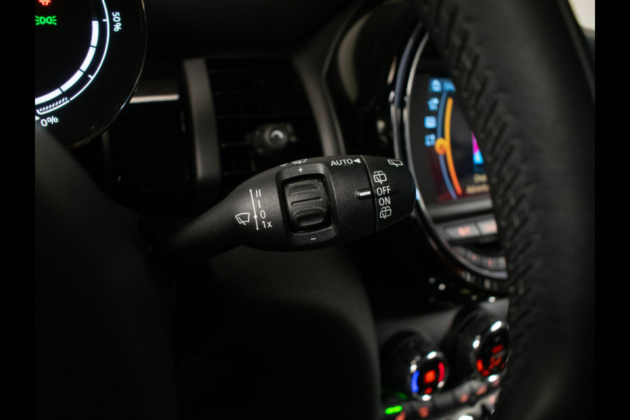 MINI Mini Electric Essential Sport 33 kWh (APPLE CARPLAY,NAVI,CRUISE,STOELVERWARMING,LED,CAMERA,PDC,KEYLESS,LM VELGEN,NETTE STAAT)