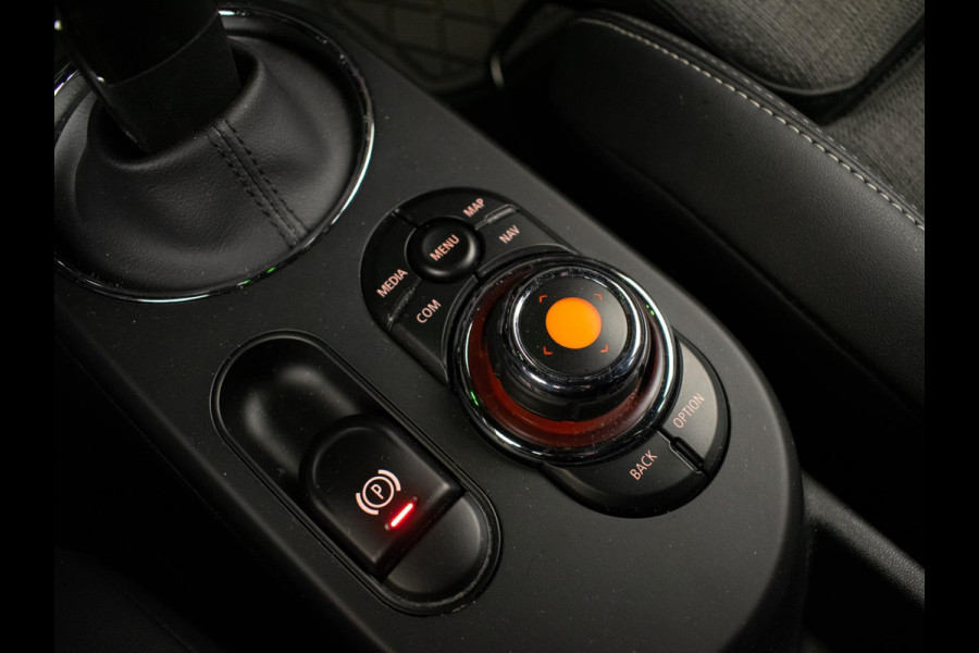 MINI Mini Electric Essential Sport 33 kWh (APPLE CARPLAY,NAVI,CRUISE,STOELVERWARMING,LED,CAMERA,PDC,KEYLESS,LM VELGEN,NETTE STAAT)