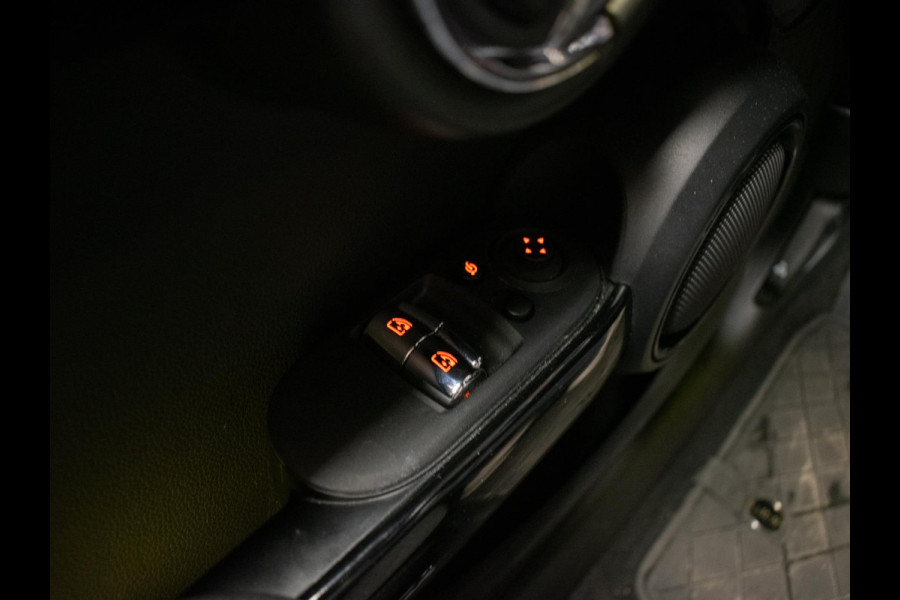 MINI Mini Electric Essential Sport 33 kWh (APPLE CARPLAY,NAVI,CRUISE,STOELVERWARMING,LED,CAMERA,PDC,KEYLESS,LM VELGEN,NETTE STAAT)