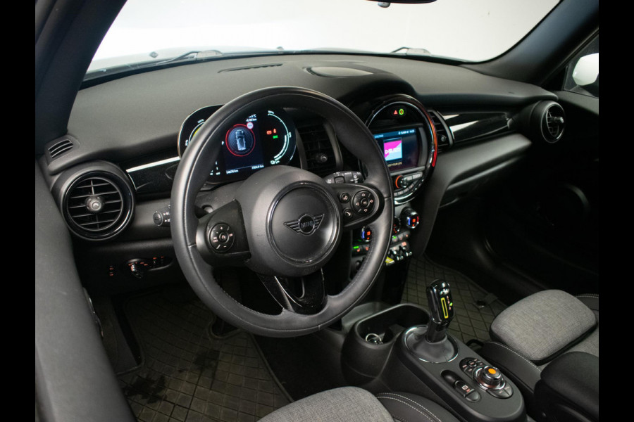 MINI Mini Electric Essential Sport 33 kWh (APPLE CARPLAY,NAVI,CRUISE,STOELVERWARMING,LED,CAMERA,PDC,KEYLESS,LM VELGEN,NETTE STAAT)