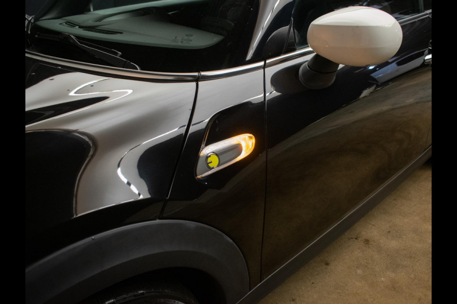 MINI Mini Electric Essential Sport 33 kWh (APPLE CARPLAY,NAVI,CRUISE,STOELVERWARMING,LED,CAMERA,PDC,KEYLESS,LM VELGEN,NETTE STAAT)