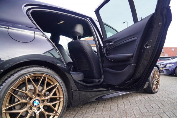 BMW 1-serie 118i High Executive | M-pakket | Facelift | Cruise control | 100% onderhouden | Shadowline | Stoelverwarming | DAB |