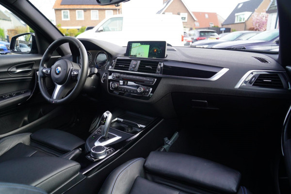 BMW 1-serie 118i High Executive | M-pakket | Facelift | Cruise control | 100% onderhouden | Shadowline | Stoelverwarming | DAB |