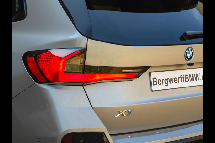 BMW X1 xDrive30e M-Sport - Pano - Driving Ass Prof - Trekhaak - Head-Up