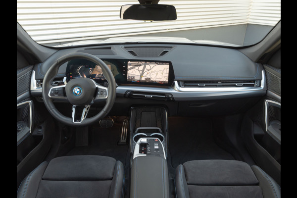 BMW X1 xDrive30e M-Sport - Pano - Driving Ass Prof - Trekhaak - Head-Up