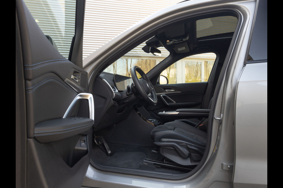 BMW X1 xDrive30e M-Sport - Pano - Driving Ass Prof - Trekhaak - Head-Up