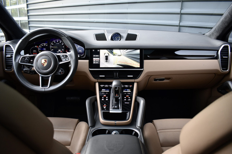 Porsche Cayenne Coupé 3.0 E-Hybrid 462pk Sport Design | Panoramadak | Matrix PDLS+ | 22'' Velgen | Stoelventilatie | Bose | Achterasbesturing | Orig. NL |
