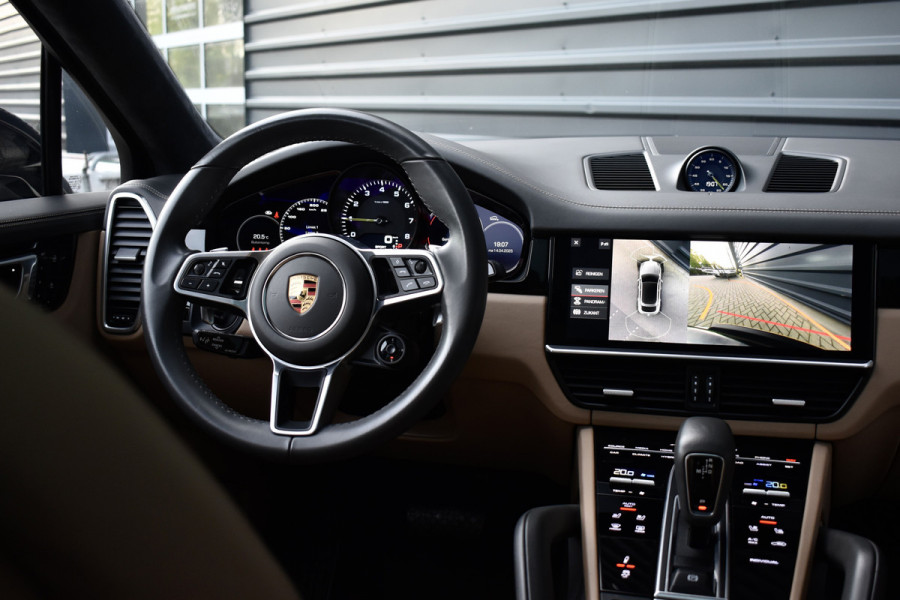 Porsche Cayenne Coupé 3.0 E-Hybrid 462pk Sport Design | Panoramadak | Matrix PDLS+ | 22'' Velgen | Stoelventilatie | Bose | Achterasbesturing | Orig. NL |