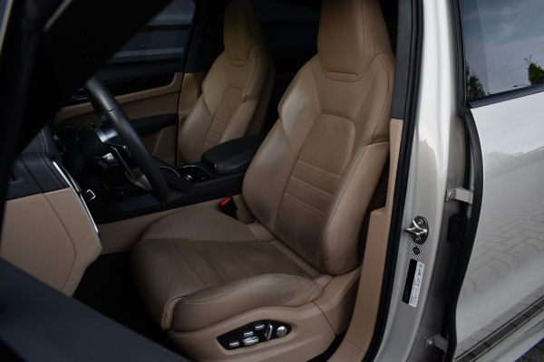 Porsche Cayenne Coupé 3.0 E-Hybrid 462pk Sport Design | Panoramadak | Matrix PDLS+ | 22'' Velgen | Stoelventilatie | Bose | Achterasbesturing | Orig. NL |