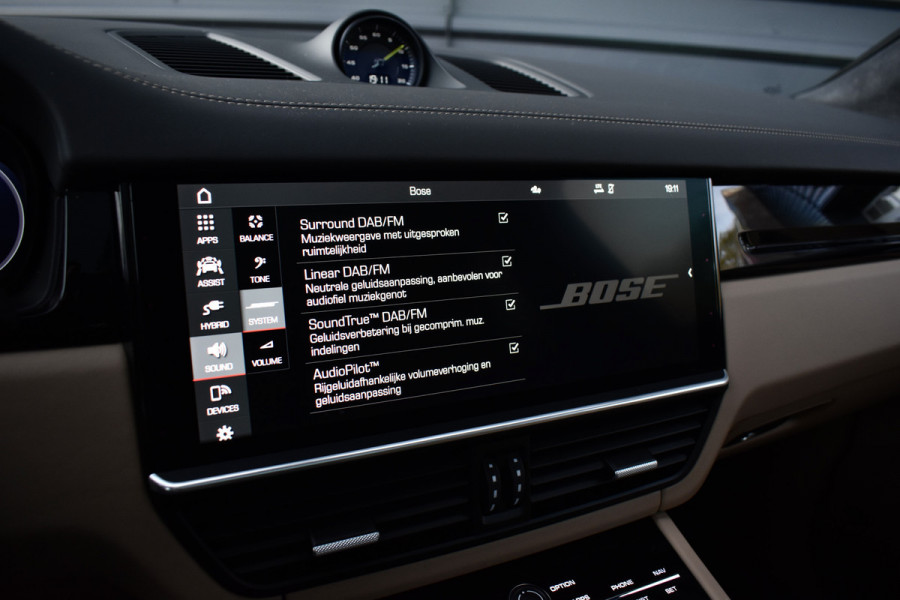 Porsche Cayenne Coupé 3.0 E-Hybrid 462pk Sport Design | Panoramadak | Matrix PDLS+ | 22'' Velgen | Stoelventilatie | Bose | Achterasbesturing | Orig. NL |