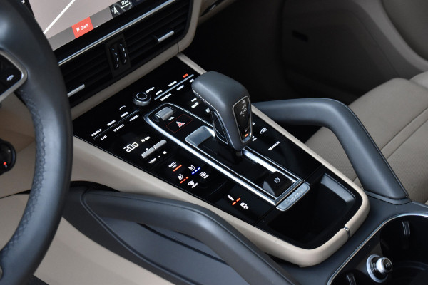 Porsche Cayenne Coupé 3.0 E-Hybrid 462pk Sport Design | Panoramadak | Matrix PDLS+ | 22'' Velgen | Stoelventilatie | Bose | Achterasbesturing | Orig. NL |