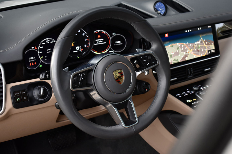 Porsche Cayenne Coupé 3.0 E-Hybrid 462pk Sport Design | Panoramadak | Matrix PDLS+ | 22'' Velgen | Stoelventilatie | Bose | Achterasbesturing | Orig. NL |