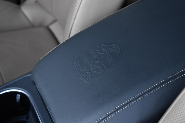 Porsche Cayenne Coupé 3.0 E-Hybrid 462pk Sport Design | Panoramadak | Matrix PDLS+ | 22'' Velgen | Stoelventilatie | Bose | Achterasbesturing | Orig. NL |
