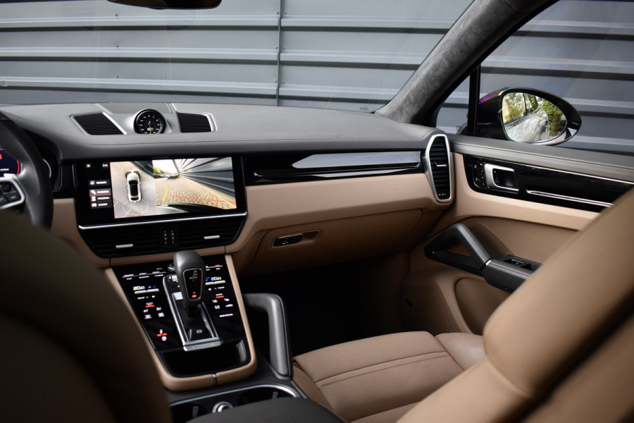 Porsche Cayenne Coupé 3.0 E-Hybrid 462pk Sport Design | Panoramadak | Matrix PDLS+ | 22'' Velgen | Stoelventilatie | Bose | Achterasbesturing | Orig. NL |