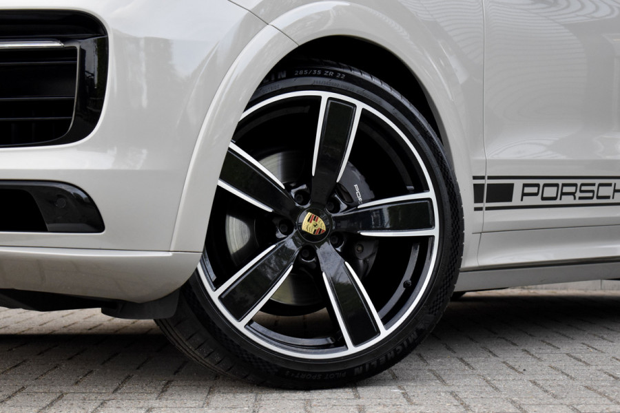 Porsche Cayenne Coupé 3.0 E-Hybrid 462pk Sport Design | Panoramadak | Matrix PDLS+ | 22'' Velgen | Stoelventilatie | Bose | Achterasbesturing | Orig. NL |