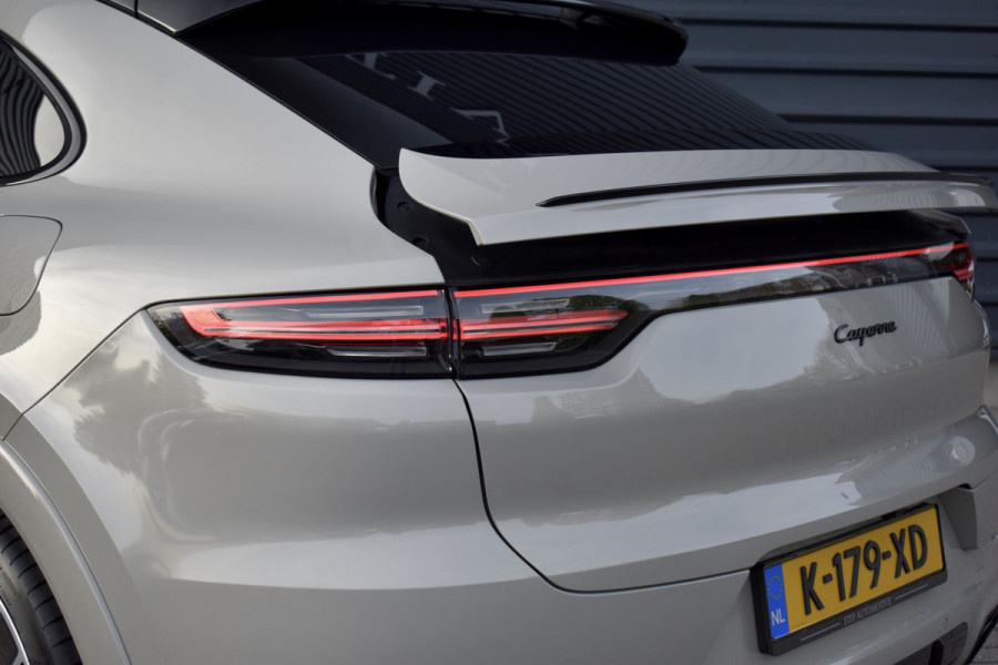 Porsche Cayenne Coupé 3.0 E-Hybrid 462pk Sport Design | Panoramadak | Matrix PDLS+ | 22'' Velgen | Stoelventilatie | Bose | Achterasbesturing | Orig. NL |