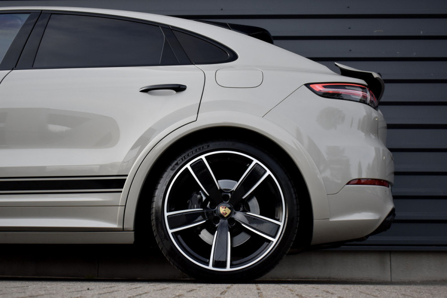 Porsche Cayenne Coupé 3.0 E-Hybrid 462pk Sport Design | Panoramadak | Matrix PDLS+ | 22'' Velgen | Stoelventilatie | Bose | Achterasbesturing | Orig. NL |