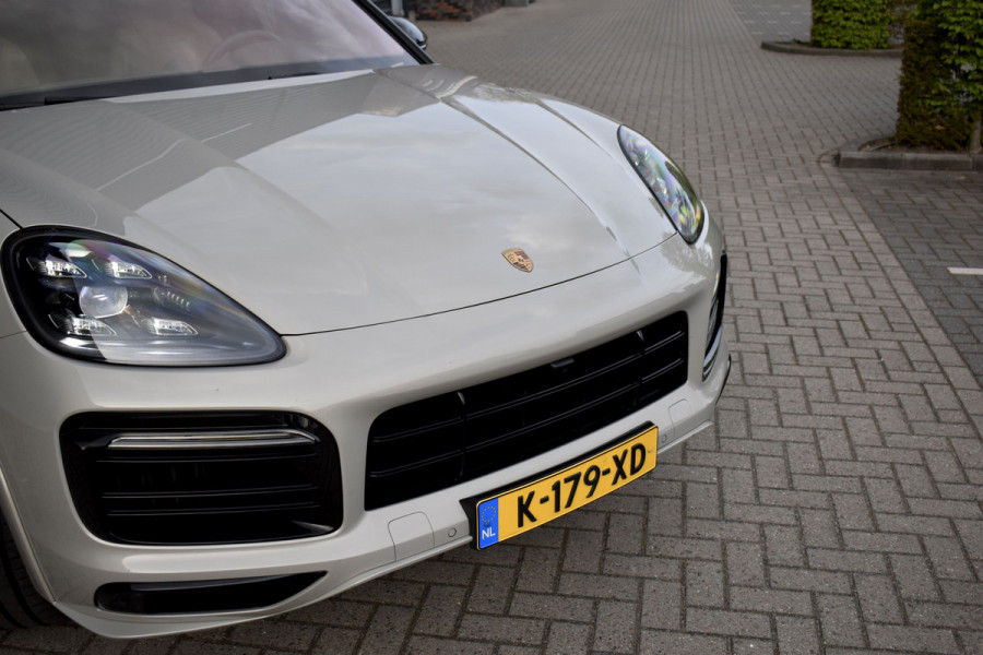 Porsche Cayenne Coupé 3.0 E-Hybrid 462pk Sport Design | Panoramadak | Matrix PDLS+ | 22'' Velgen | Stoelventilatie | Bose | Achterasbesturing | Orig. NL |