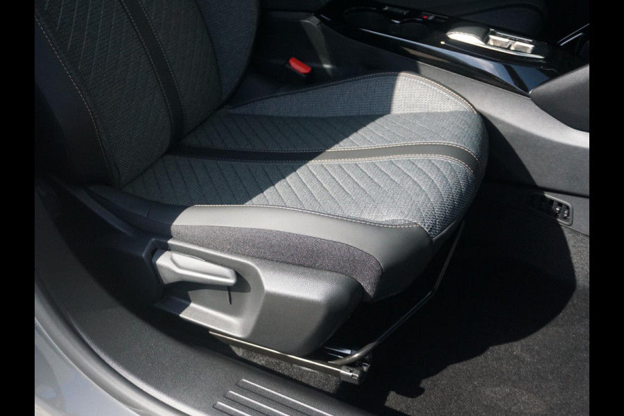 Peugeot 2008 1.2 Hybrid 136 Allure