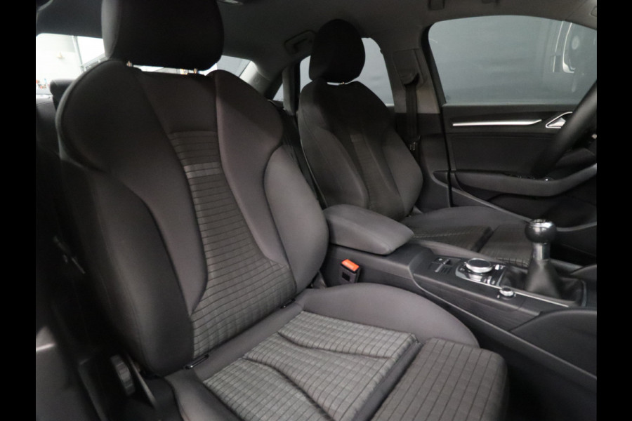 Audi A3 Limousine 30 TFSI Advance Sport [VIRTUAL COCKPIT, SPORTSTOELEN, PDC ACHTER, NAVIGATIE, CRUISE CONTROL, CLIMATE CONTROL, NIEUWSTAAT]