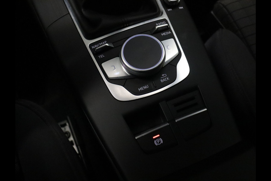 Audi A3 Limousine 30 TFSI Advance Sport [VIRTUAL COCKPIT, SPORTSTOELEN, PDC ACHTER, NAVIGATIE, CRUISE CONTROL, CLIMATE CONTROL, NIEUWSTAAT]