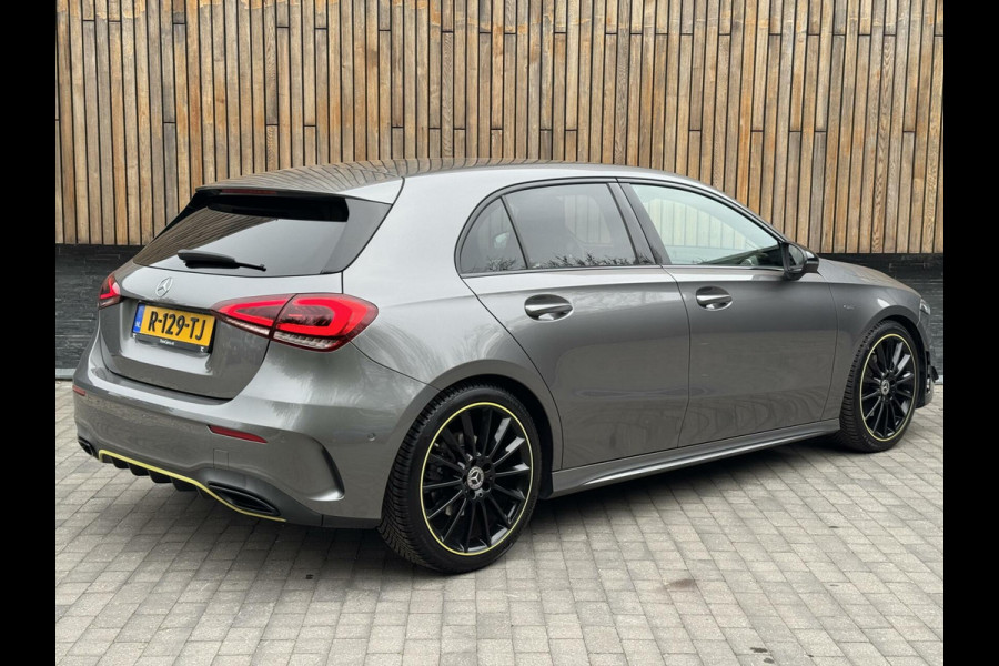 Mercedes-Benz A-Klasse 200 AMG Edition 1 Automaat | Sfeerverlichting | Widescreen navigatiesysteem | Stoelverwarming | Parkeersensoren voor en achter |
