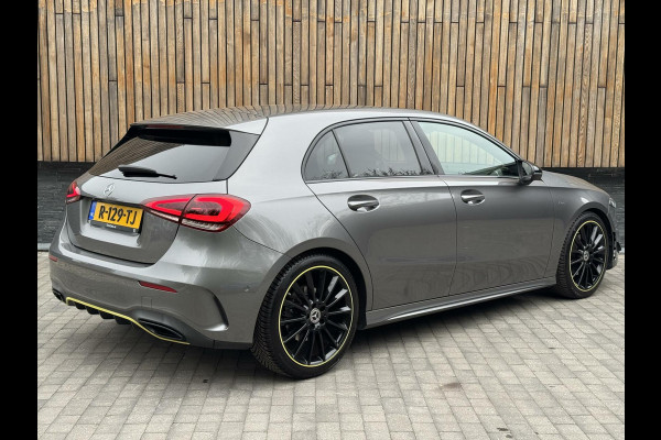 Mercedes-Benz A-Klasse 200 AMG Edition 1 Automaat | Sfeerverlichting | Widescreen navigatiesysteem | Stoelverwarming | Parkeersensoren voor en achter |