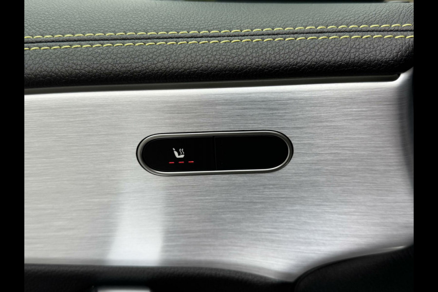 Mercedes-Benz A-Klasse 200 AMG Edition 1 Automaat | Sfeerverlichting | Widescreen navigatiesysteem | Stoelverwarming | Parkeersensoren voor en achter |