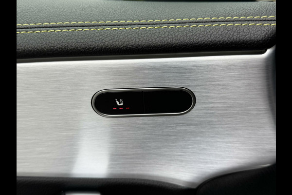 Mercedes-Benz A-Klasse 200 AMG Edition 1 Automaat | Sfeerverlichting | Widescreen navigatiesysteem | Stoelverwarming | Parkeersensoren voor en achter |
