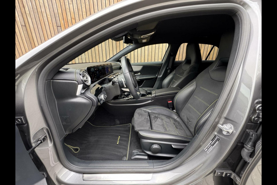Mercedes-Benz A-Klasse 200 AMG Edition 1 Automaat | Sfeerverlichting | Widescreen navigatiesysteem | Stoelverwarming | Parkeersensoren voor en achter |