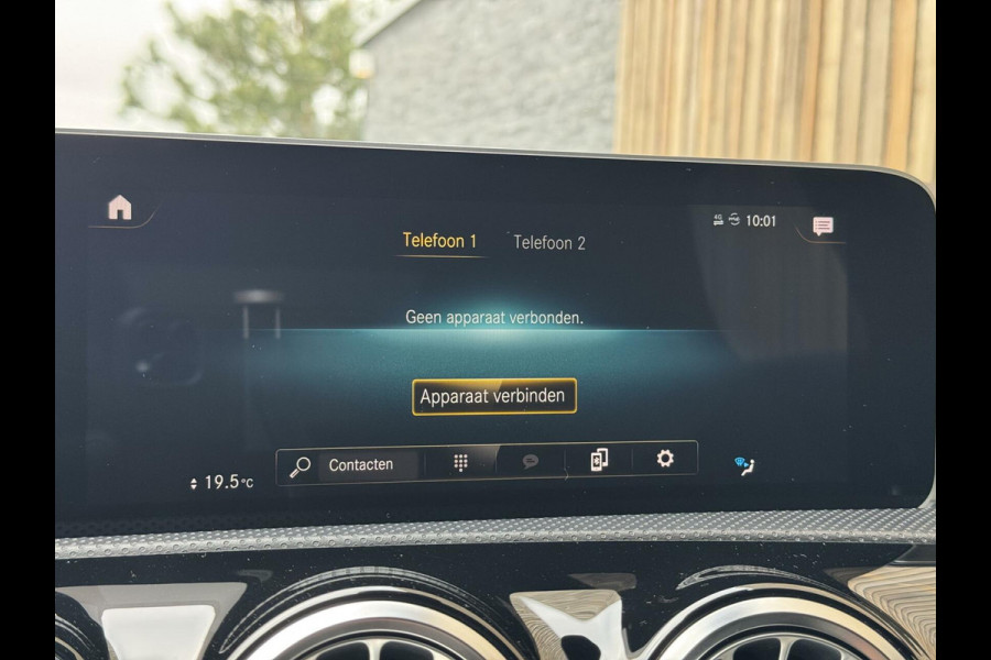 Mercedes-Benz A-Klasse 200 AMG Edition 1 Automaat | Sfeerverlichting | Widescreen navigatiesysteem | Stoelverwarming | Parkeersensoren voor en achter |