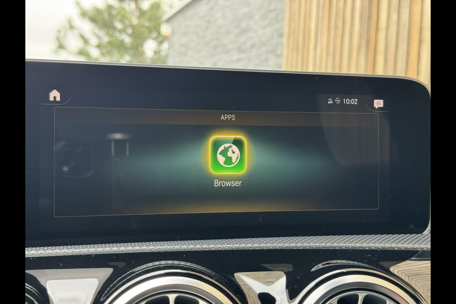 Mercedes-Benz A-Klasse 200 AMG Edition 1 Automaat | Sfeerverlichting | Widescreen navigatiesysteem | Stoelverwarming | Parkeersensoren voor en achter |