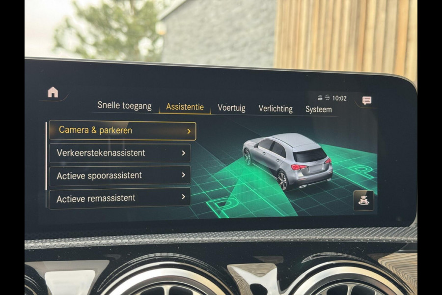 Mercedes-Benz A-Klasse 200 AMG Edition 1 Automaat | Sfeerverlichting | Widescreen navigatiesysteem | Stoelverwarming | Parkeersensoren voor en achter |