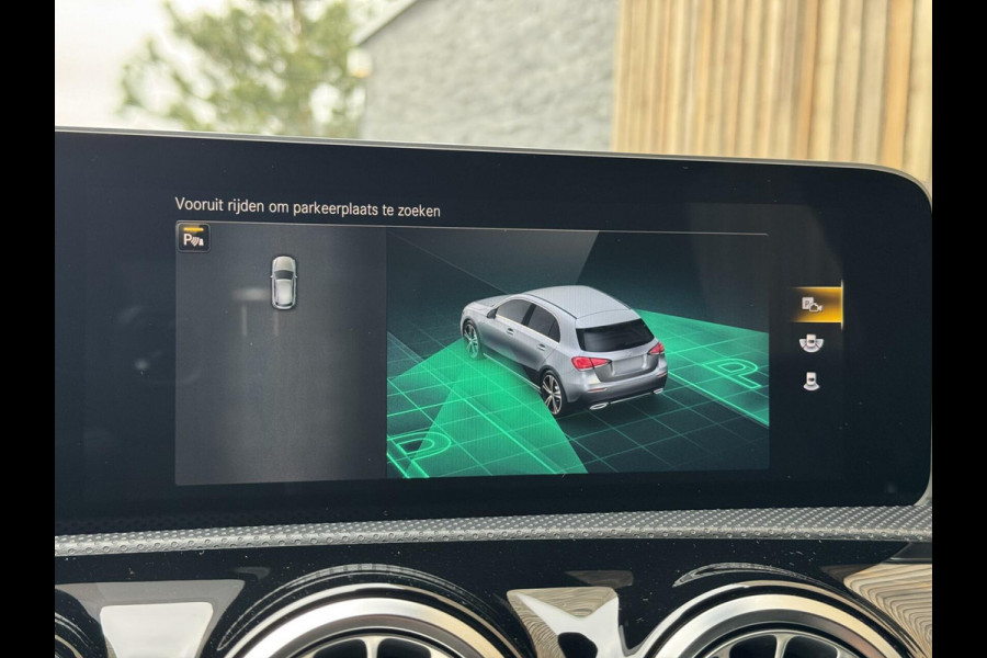 Mercedes-Benz A-Klasse 200 AMG Edition 1 Automaat | Sfeerverlichting | Widescreen navigatiesysteem | Stoelverwarming | Parkeersensoren voor en achter |