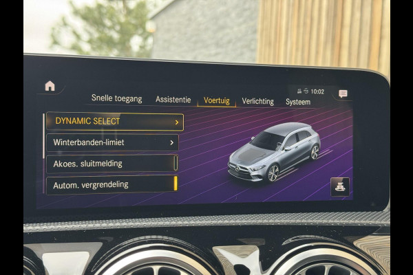 Mercedes-Benz A-Klasse 200 AMG Edition 1 Automaat | Sfeerverlichting | Widescreen navigatiesysteem | Stoelverwarming | Parkeersensoren voor en achter |