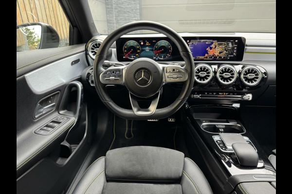 Mercedes-Benz A-Klasse 200 AMG Edition 1 Automaat | Sfeerverlichting | Widescreen navigatiesysteem | Stoelverwarming | Parkeersensoren voor en achter |