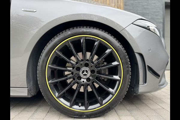 Mercedes-Benz A-Klasse 200 AMG Edition 1 Automaat | Sfeerverlichting | Widescreen navigatiesysteem | Stoelverwarming | Parkeersensoren voor en achter |