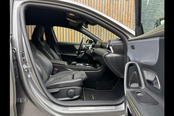 Mercedes-Benz A-Klasse 200 AMG Edition 1 Automaat | Sfeerverlichting | Widescreen navigatiesysteem | Stoelverwarming | Parkeersensoren voor en achter |