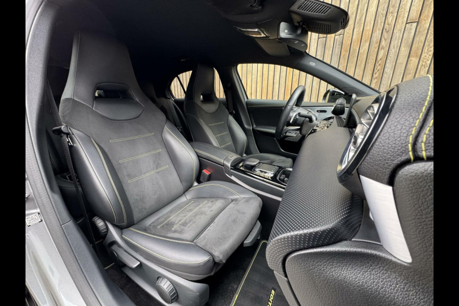 Mercedes-Benz A-Klasse 200 AMG Edition 1 Automaat | Sfeerverlichting | Widescreen navigatiesysteem | Stoelverwarming | Parkeersensoren voor en achter |